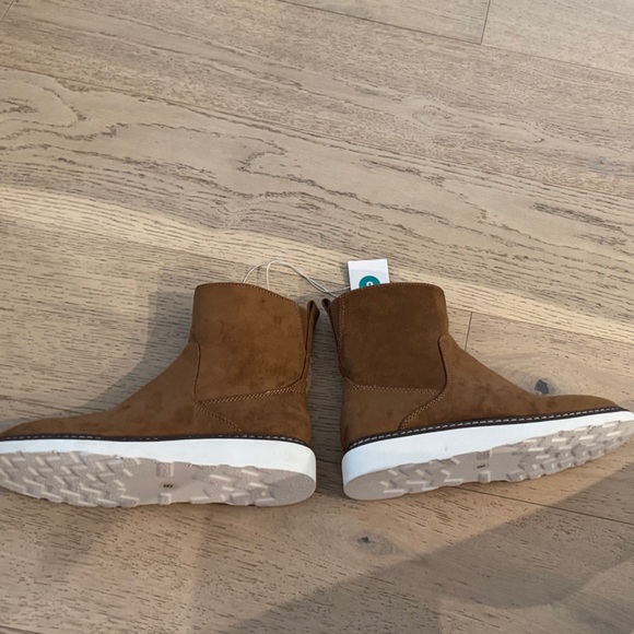 Universal Thread Tan Boots NEW with memory foam - Picture 5 of 7